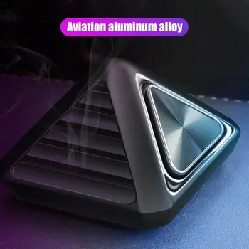 Автомобилна ароматерапия Креативна пирамида от алуминиева сплав Дезодорация вътрешността на колата Парфюм освежители за въздух за кола