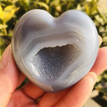 Естествен ахат Кварцевое Сърцето Любов Резбовани Длан Безпокойство кристален Камък за Балансиране на сърдечната Чакра на Рейки Случайна прехвърляне на цвят