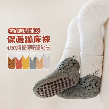 Зимни нови мультяшные коралови кадифени чорапи за деца, детски чорапи със средна дължина, лепило нескользящие домашни чорапи за секс