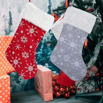 Коледен червени чорапи, Бяло плюшено топ с снежинками, Вязаный Голям за многократна употреба Коледен Окачен подаръчен пакет, Окачване под формата на чорап, Украса за парти