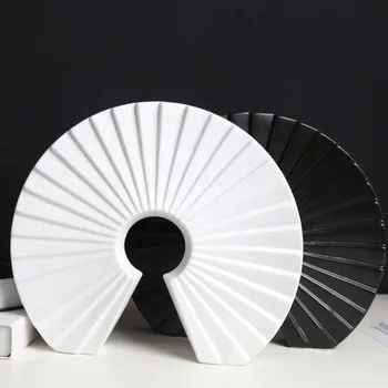 Модерни и минималистичные производители на керамични орнаменти за вази, витрини, коридори и меки керамични орнаменти