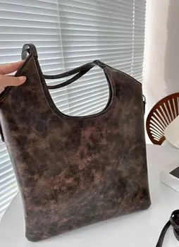 Модни прости дамски чанти 2023 година, обикновен класически чанти за жени, универсални дамски чанти каки с букви среден размер