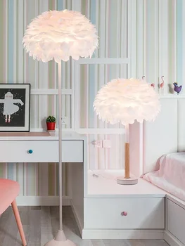 Настолна лампа с пера в скандинавски стил за спалнята, модно бижу, лека, романтична и уютна момиче, под лампа в главата на леглото