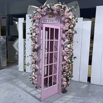 Продава се самостоятелна външна метална розова телефонна будка в Лондон