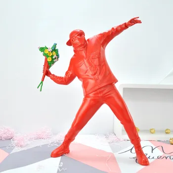 Скулптура на човек, бросающего цвете, Banksy, Статуетка улично изкуство Англия, статуетка бомбера, колекционерско изкуство, декорация на всекидневна