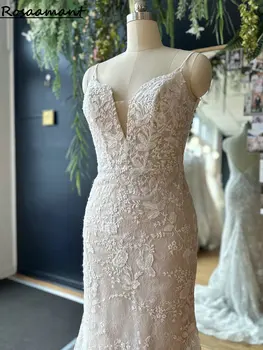 Снимка на Сватбени рокли на русалка с отворен гръб на тънки спагети презрамки, апликации без ръкави, дантелени сватбени рокли в стил бохо.